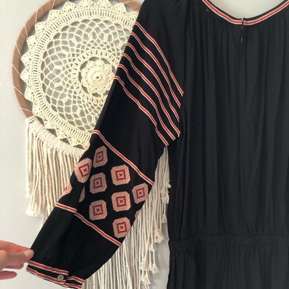 •LOFT Embroidered Split Neck Romper• - Picture 11 of 13